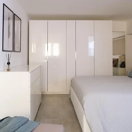 Urban Apartment *
